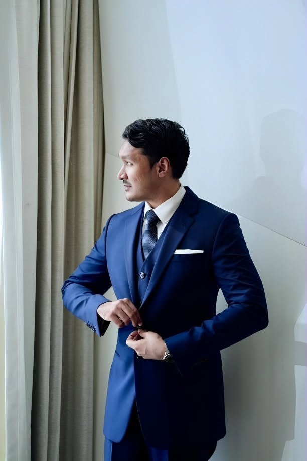 Royal Navy 3-piece bespoke suit by RT Premium Suits